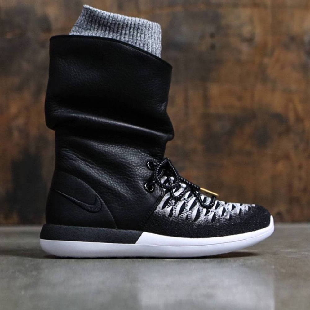 ‼️SOLD‼️⭐️WOMENS NIKE ROSCHE FLYKNIT SNEAKERBOOT⭐️